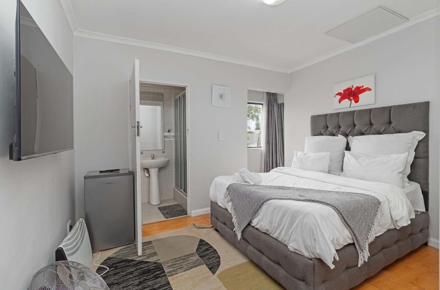 8 Bedroom Property for Sale in Milnerton Ridge Western Cape